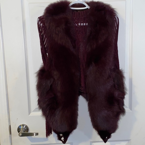 Maroon fox fur vest. Fits sizes small-medium. Great for fall winter. Worn twice. - Picture 2 of 4